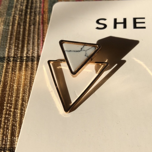 Faux marble and gold earrings - Picture 2 of 3